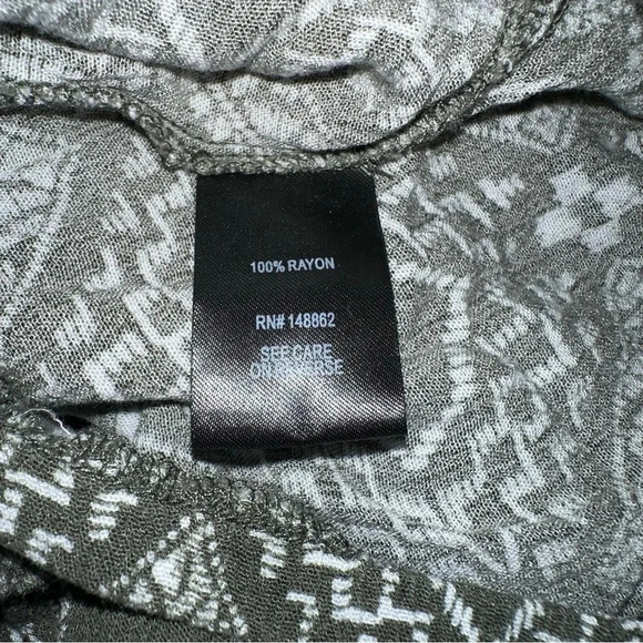 Torrid 2‎ army green with small white flowers cropped off the shoulder top - Picture 5 of 6